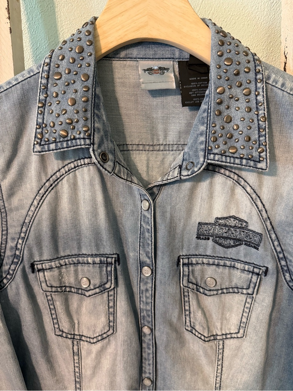 Harley-Davidson Light Blue Studded Distressed Pearl Snap Denim Shirt Size L - Picture 2 of 12